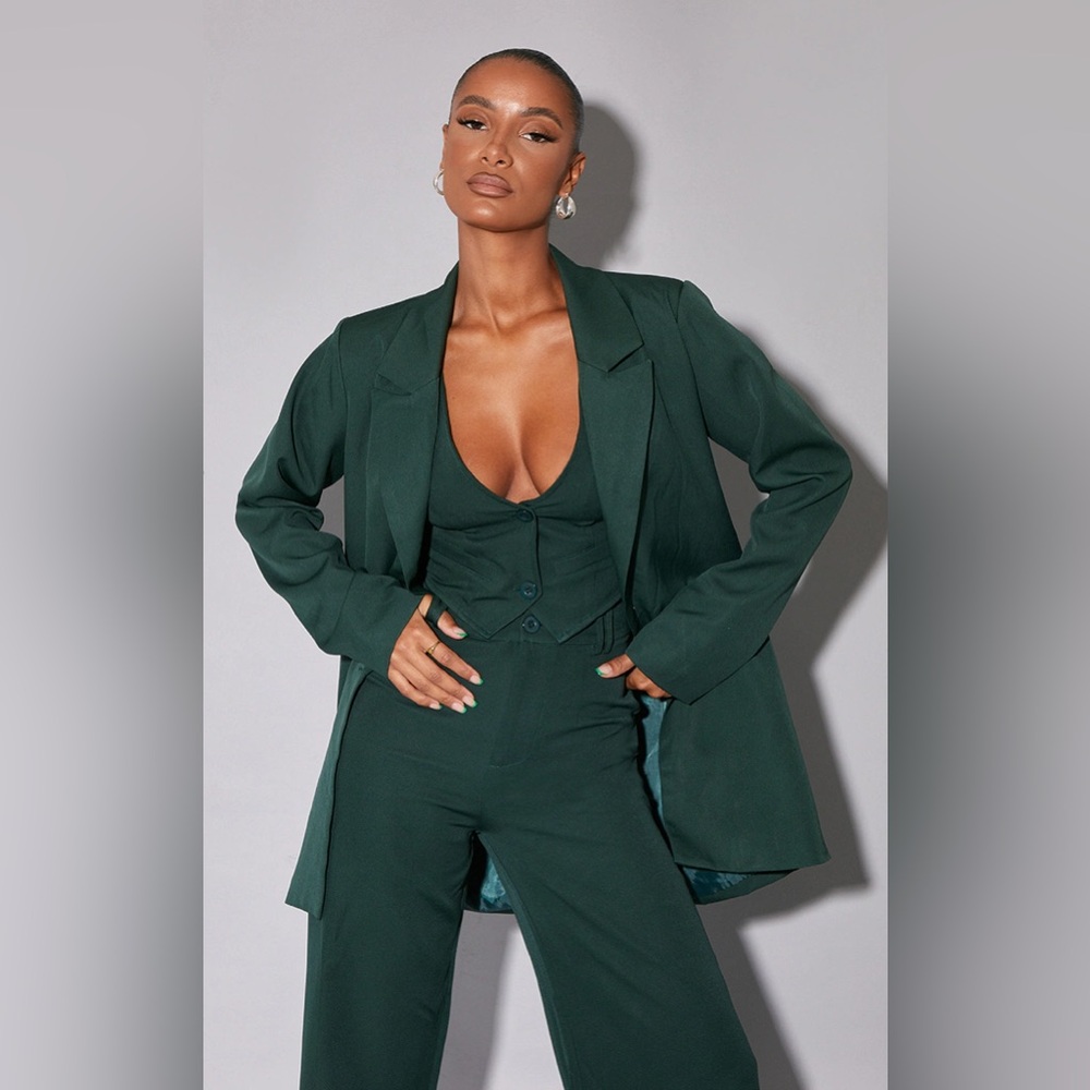 Prettylittlething dark green woven suit set